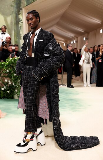 Alton Mason lució un atuendo