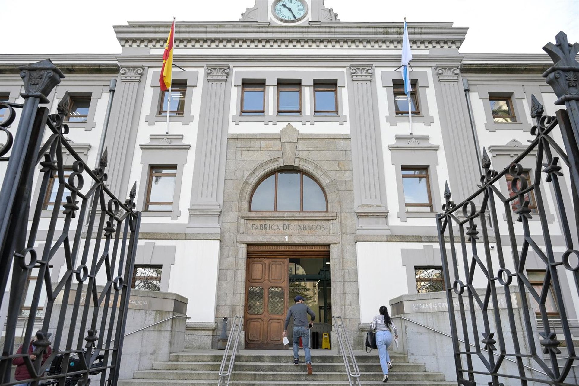 14/10/2024 Fachada de la Audiencia Provincial de A Coruña durante el comienzo del juicio por el asesinato a una panadera en el barrio coruñes del Birloque, a 14 de octubre de 2024, en A Coruña, Galicia (España). La fiscalía pide 25 años de cárcel al acusado del asesinato, pareja de la asesinada con la que convivía y a la que presuntamente asesinó cuando esta pretendía dar por terminada la relación.POLITICA M. Dylan - Europa Press
