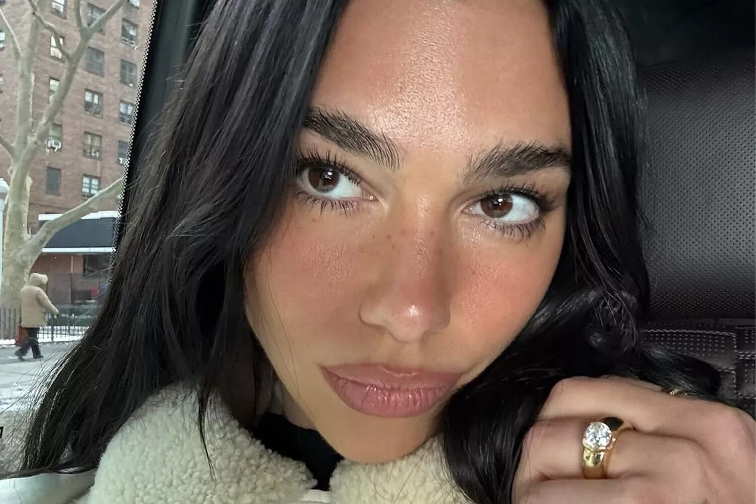 El diseño moderno rompe con las tendencias más populares de los últimos años entre celebridades (Instagram/Dua Lipa)