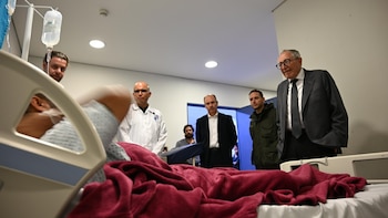 Ssa reporta estables a residentes internados por salmonella: médicos exhiben fotos de otra realidad en Hospital General