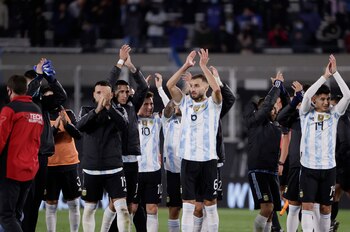 Germán Pezzella saluda al público