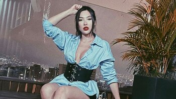 Video: Durch Tränen erinnerte Aida