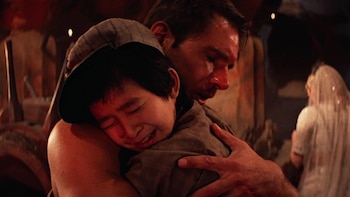 Ke Huy Quan descubrió años después el verdadero motivo de su cercanía con Harrison Ford en el set de “Indiana Jones”
