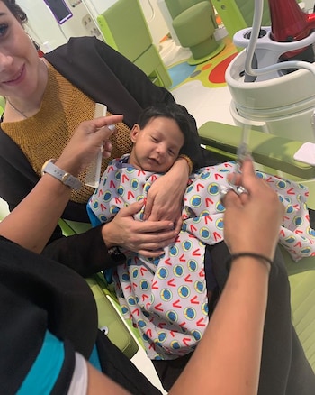 Recuerdo del hijo de Sara Uribe en el hospital. Instagram:@sara_uribe