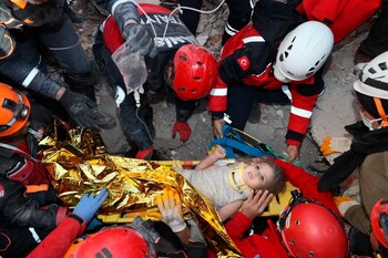 Rescatan a una niña tras