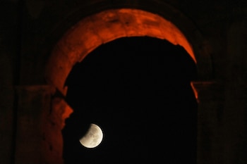América fue el continente más favorecido: en toda su extensión, desde el norte hasta el sur, la Luna estuvo sobre el horizonte durante todo el fenómeno (AP/Gregorio Borgia)