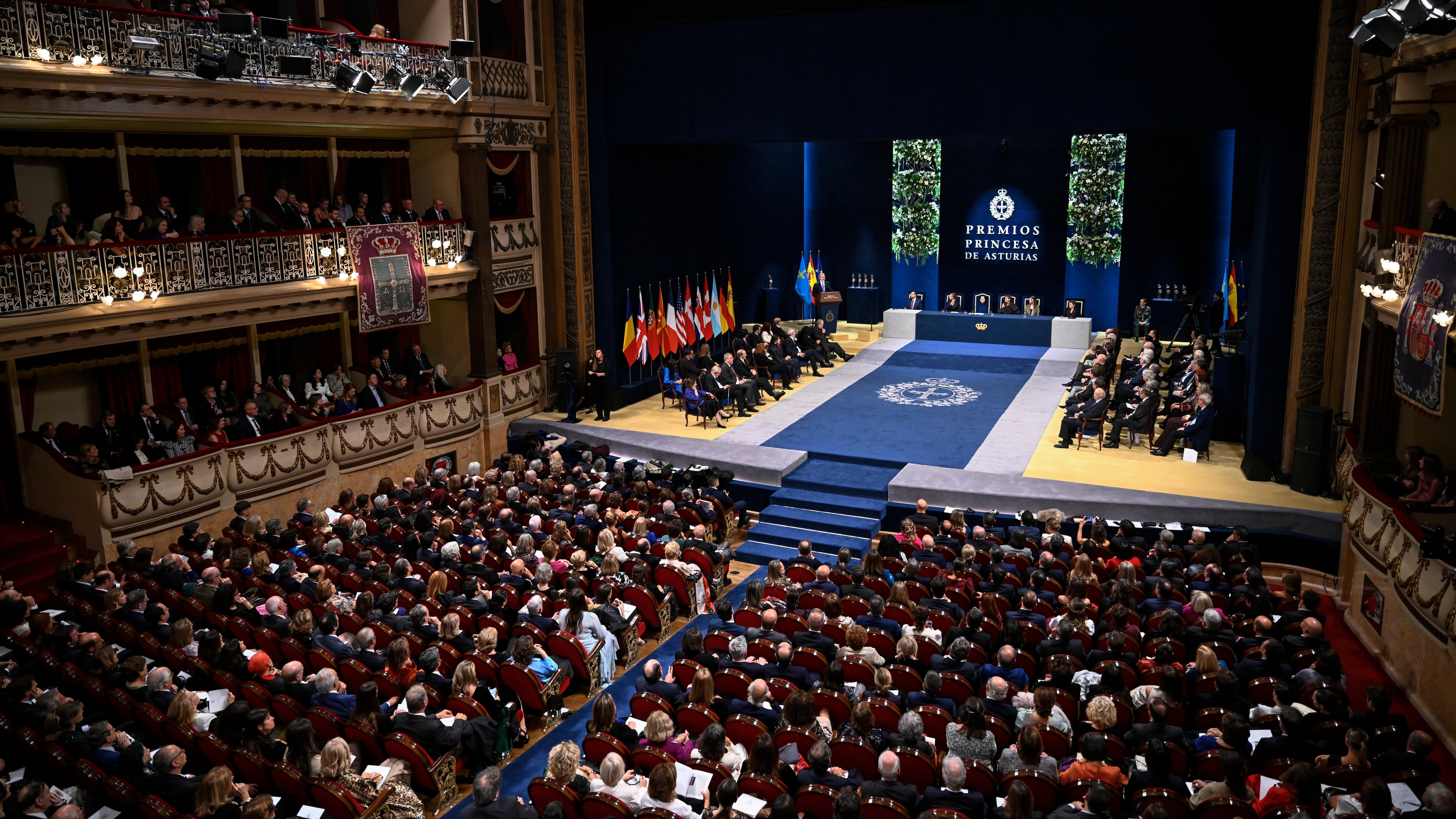 Interior del Teatro Campoamor durante la ceremonia de entrega de los Premios Princesa de Asturias, 2024. (AP Foto/Miguel Oses)
