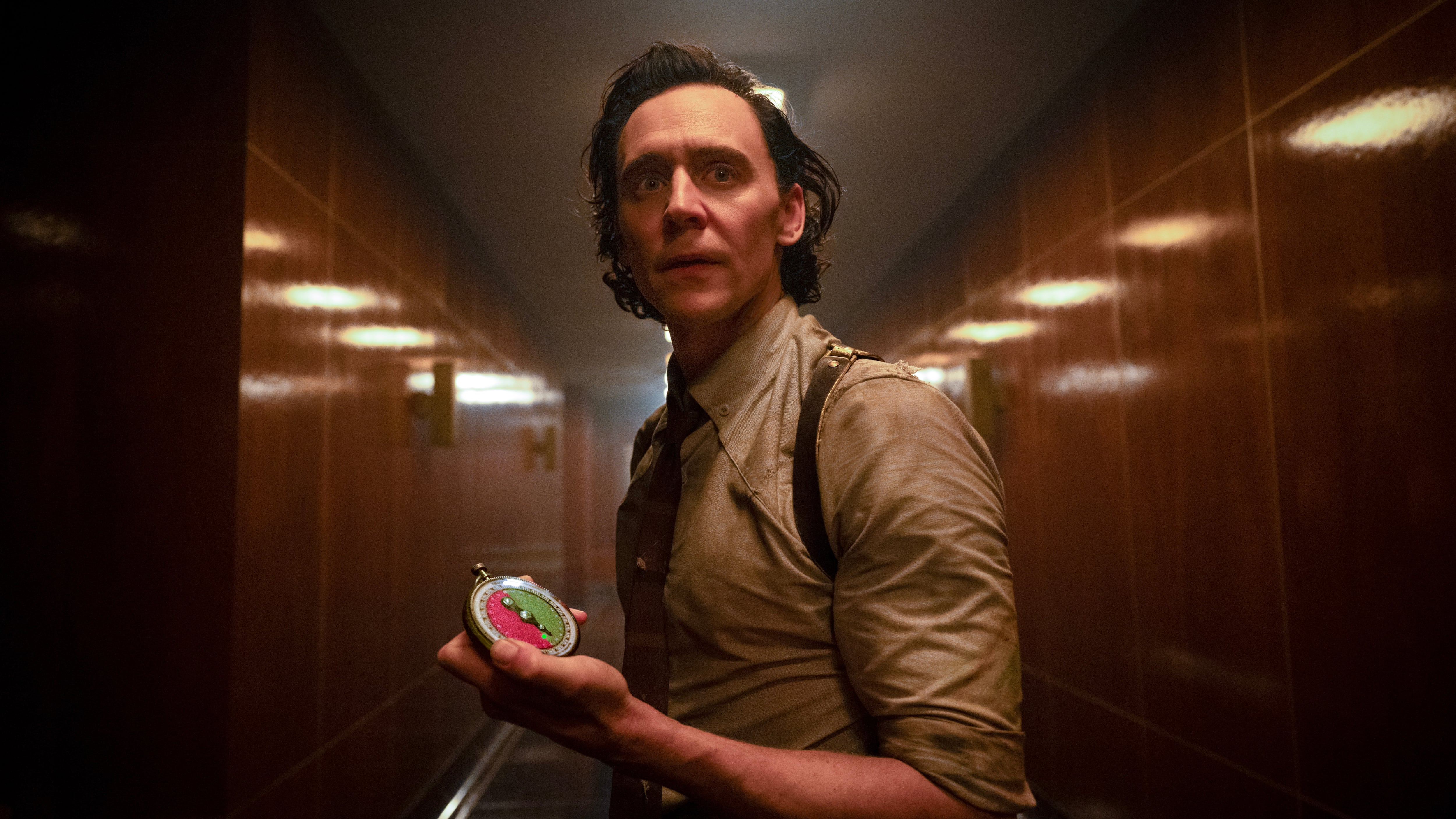 La escena del baile que cerraba la película queda alterada por la llegada de Loki (Photo by Gareth Gatrell)