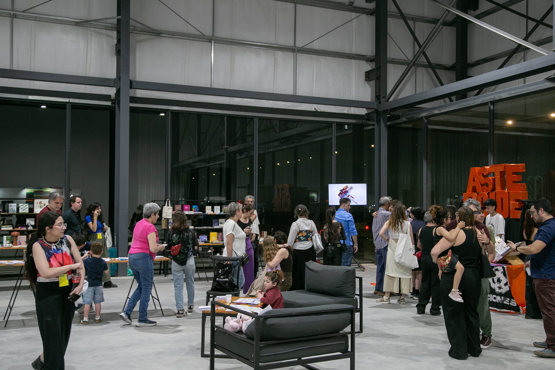 En la zona del Lab también se montó Zona de Ediciones con libros de artistas, editoriales especializadas, fanzines, proyectos gráficos y librerías