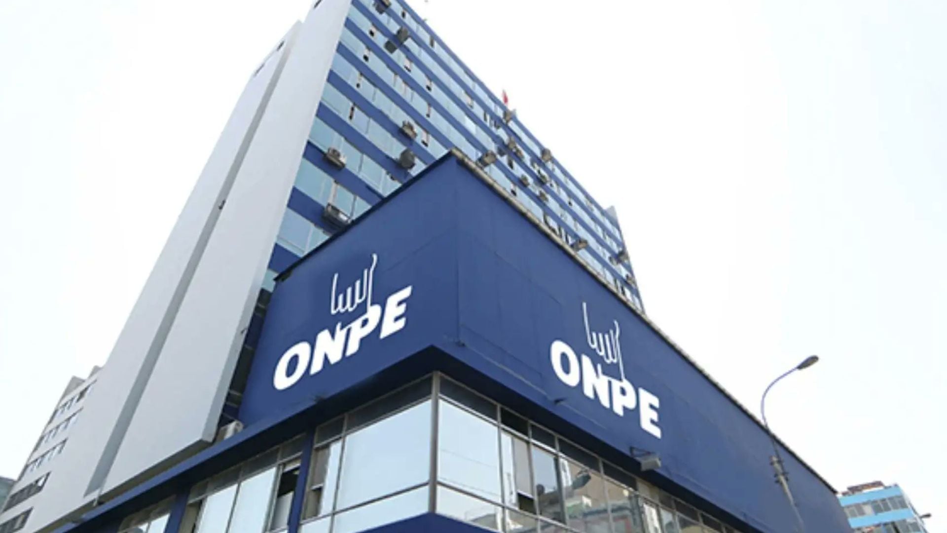 De las 75 organizaciones políticas comprendidas en la fiscalización, 42 ya entregaron sus informes, mientras que 33 permanecen pendientes - Créditos: ONPE.