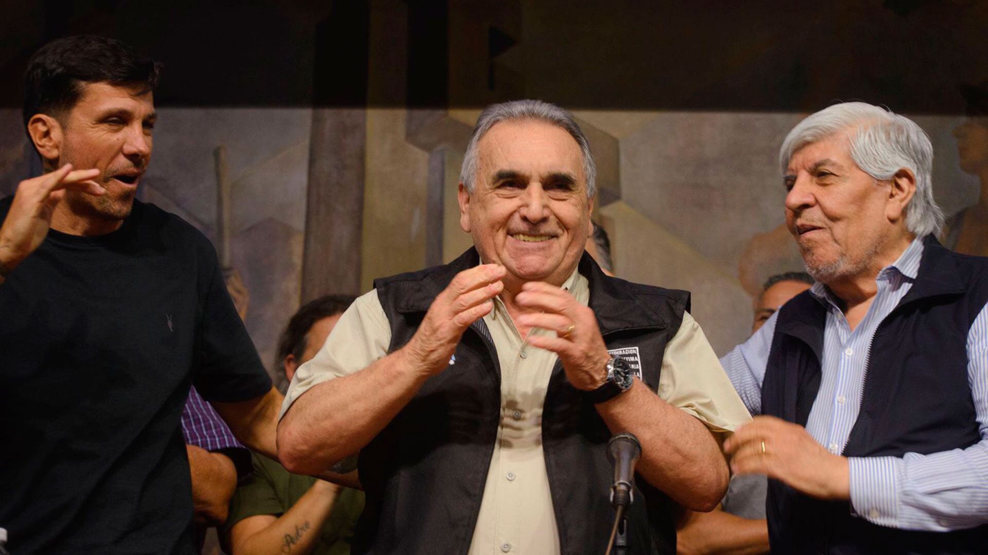 Juan Carlos Schmid, con Hugo Moyano y Juan Pablo Brey