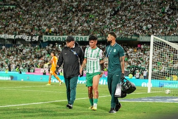 Campuzano salió lesionado faltando 10