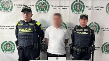 Hallaron dos revólveres bajo un colchón en un motel de Bogotá que operaba pese a una suspensión: capturaron a su administrador