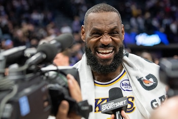 La interacción de LeBron James en redes sociales generó miles de reacciones y especulaciones acerca de su posible retorno a los Cavaliers (Mandatory Credit: Ed Szczepanski-Imagn Images)