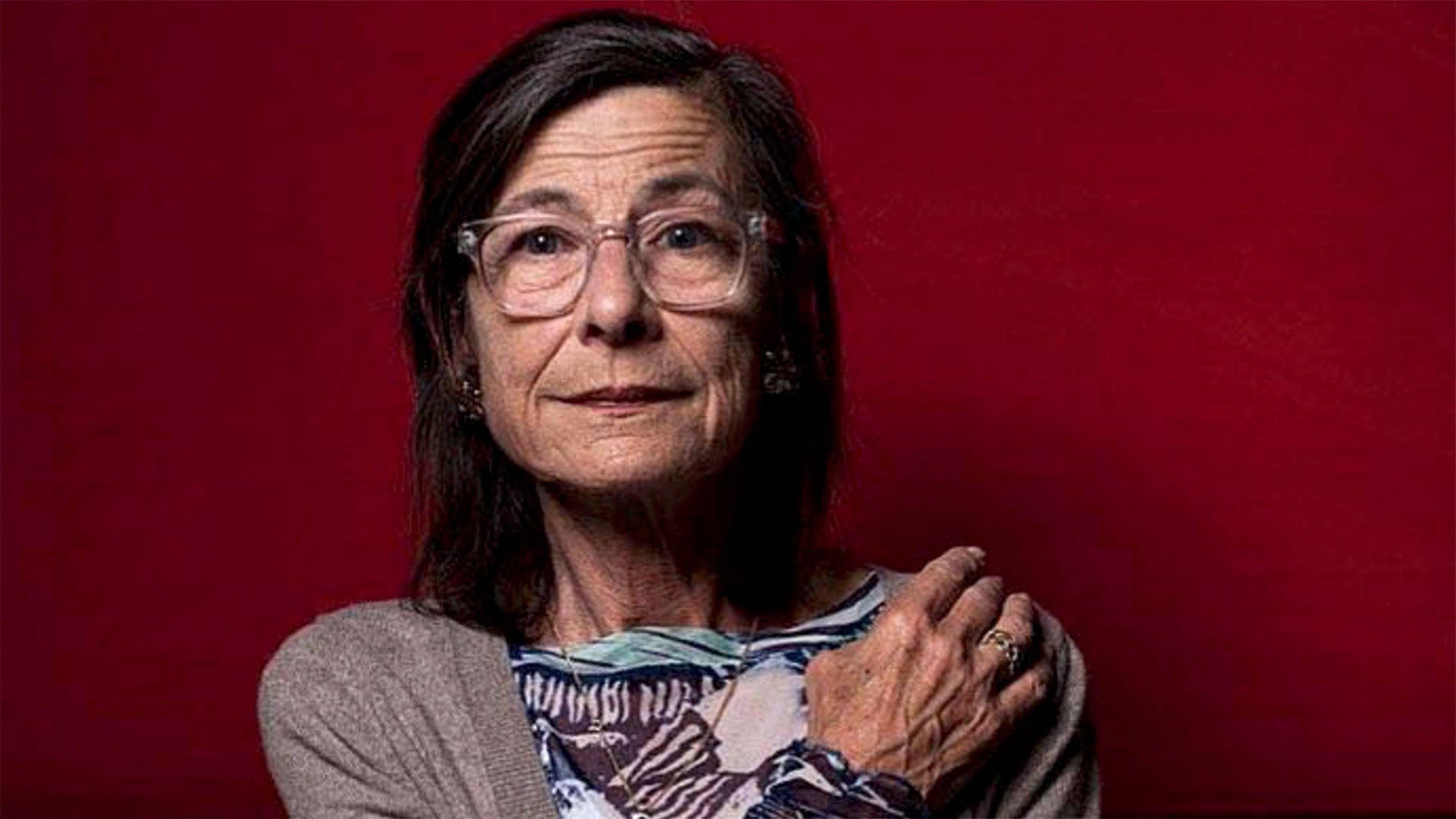 Judith Miller, psicoanalista francesa: “La sociedad de consumo no produce más felicidad en el individuo, lo hace sufrir”