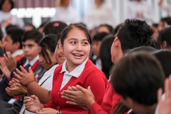 Niñas y niños de Jalisco podrán viajar gratis en transporte público. El acceso escolar mejora con movilidad urbana gratuita en Jalisco. La nueva tarjeta especial facilitará los traslados diarios de estudiantes. Familias jalisciences ahorrarán en gastos de transporte para la niñez. El programa impulsa la equidad educativa y el bienestar infantil. (Cortesía Gobierno de Jalisco)