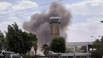 Operaciones militares en Yemen: bombardearon el aeropuerto de Saná controlado por rebeldes hutíes