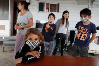 Niños en el campamento romaní