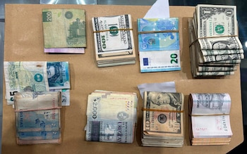 SUPERBANDA LADRONES ROBO A ARTURO PUIG Y SELVA ALEMAN POLICIA DE LA CIUDAD