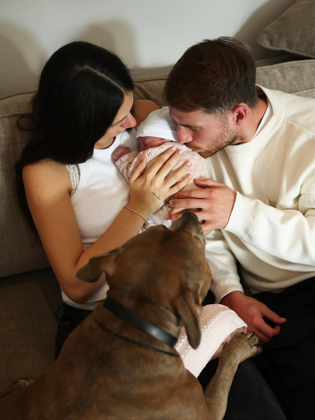 A un día de su nacimiento, Alexis Mac Allister y Ailén Cova dieron a conocer públicamente a Alaia