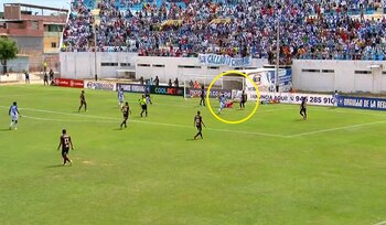 Guillermo Larios apareció de '9' y le convirtió a Universitario con Alianza Atlético. (Liga 1 MAX)