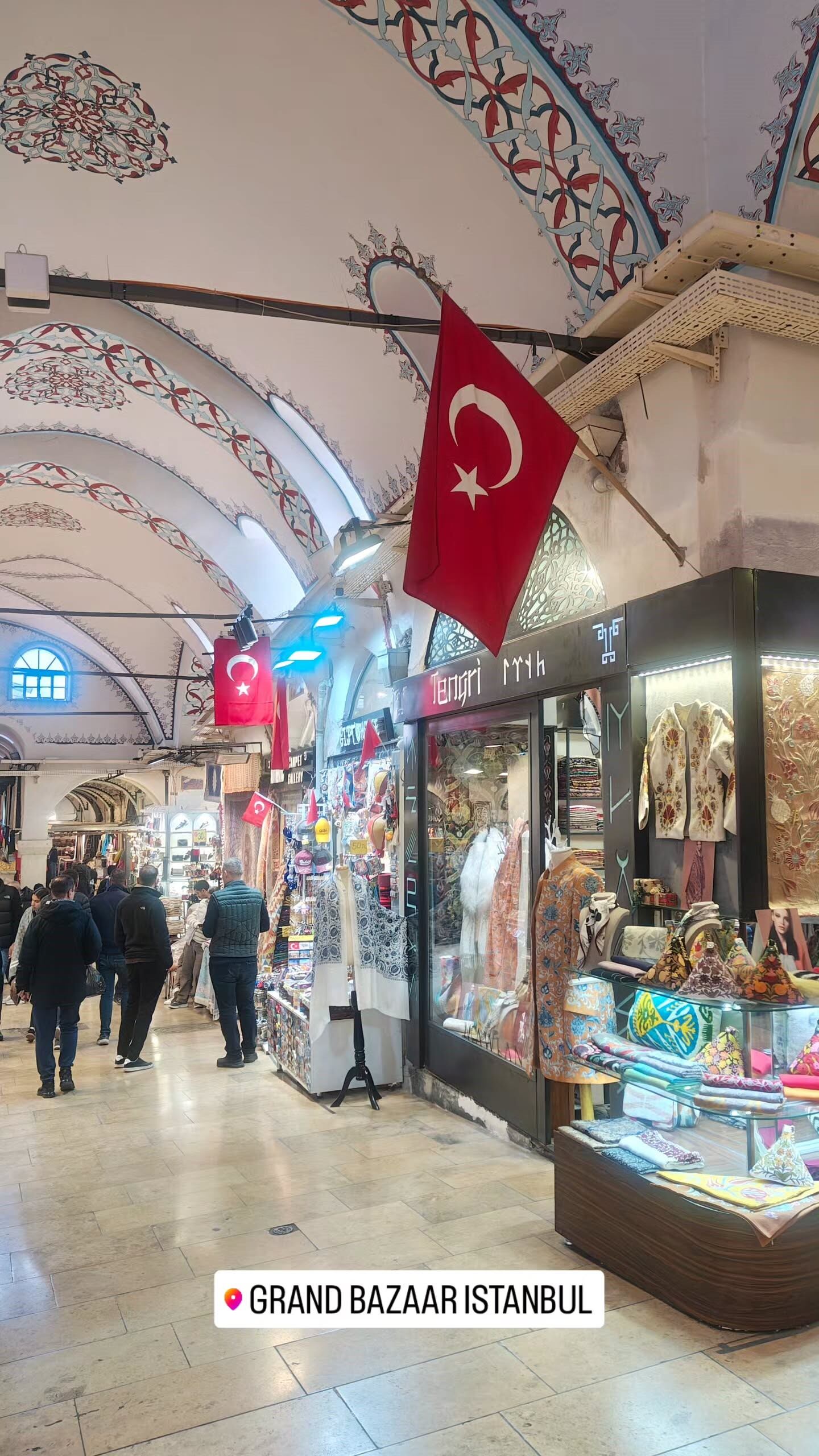 Suárez y Cativa disfrutaron de un animado paseo turístico por los pasillos llenos de vida y color del Gran Bazar de Estambul