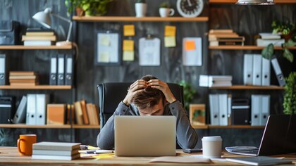 Presumir de estrés en el trabajo afecta percepciones profesionales, según estudio