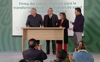 Firma acuerdo de salud. Foto: