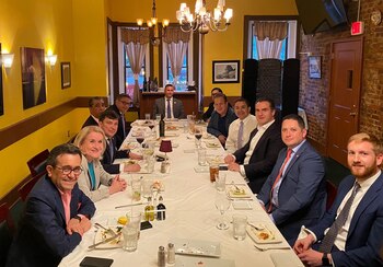 (Twitter: @AdrianDeLaGarza)