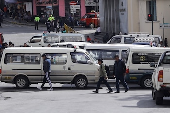 Fotografía que muestra vehículos bloqueando