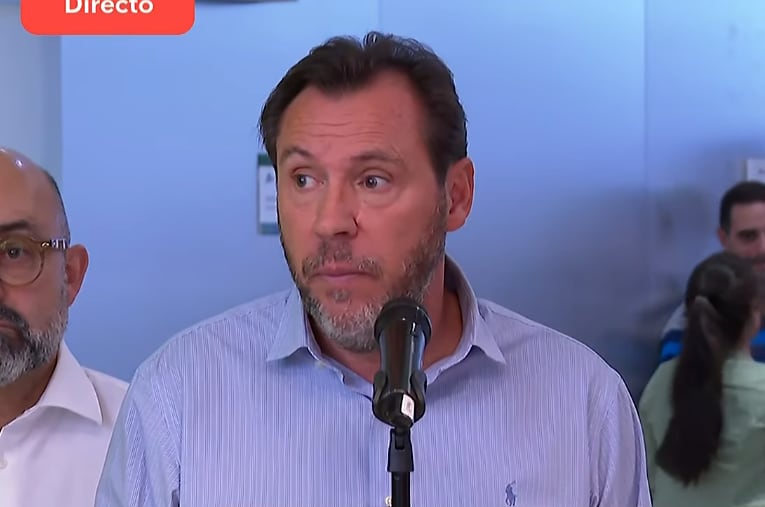 El Ministro de Transporte, Óscar Puente, en una rueda de prensa desde el Centro de Control (RTVE)