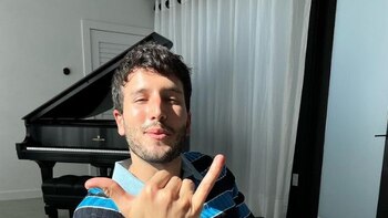 Desnudo: así aparece Sebastián Yatra