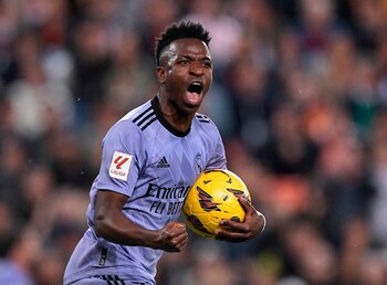 Vinicius celebra su primer gol
