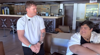 Chavira con mucha terquedad quería derrotar al Canelo, pero al final no lo consiguió.