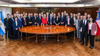 "La primera clave es recuperar competitividad mediante una reducción gradual del impuesto corporativo del 27 % al 23 %", explicó el embajador (Foto: archivo DEF)