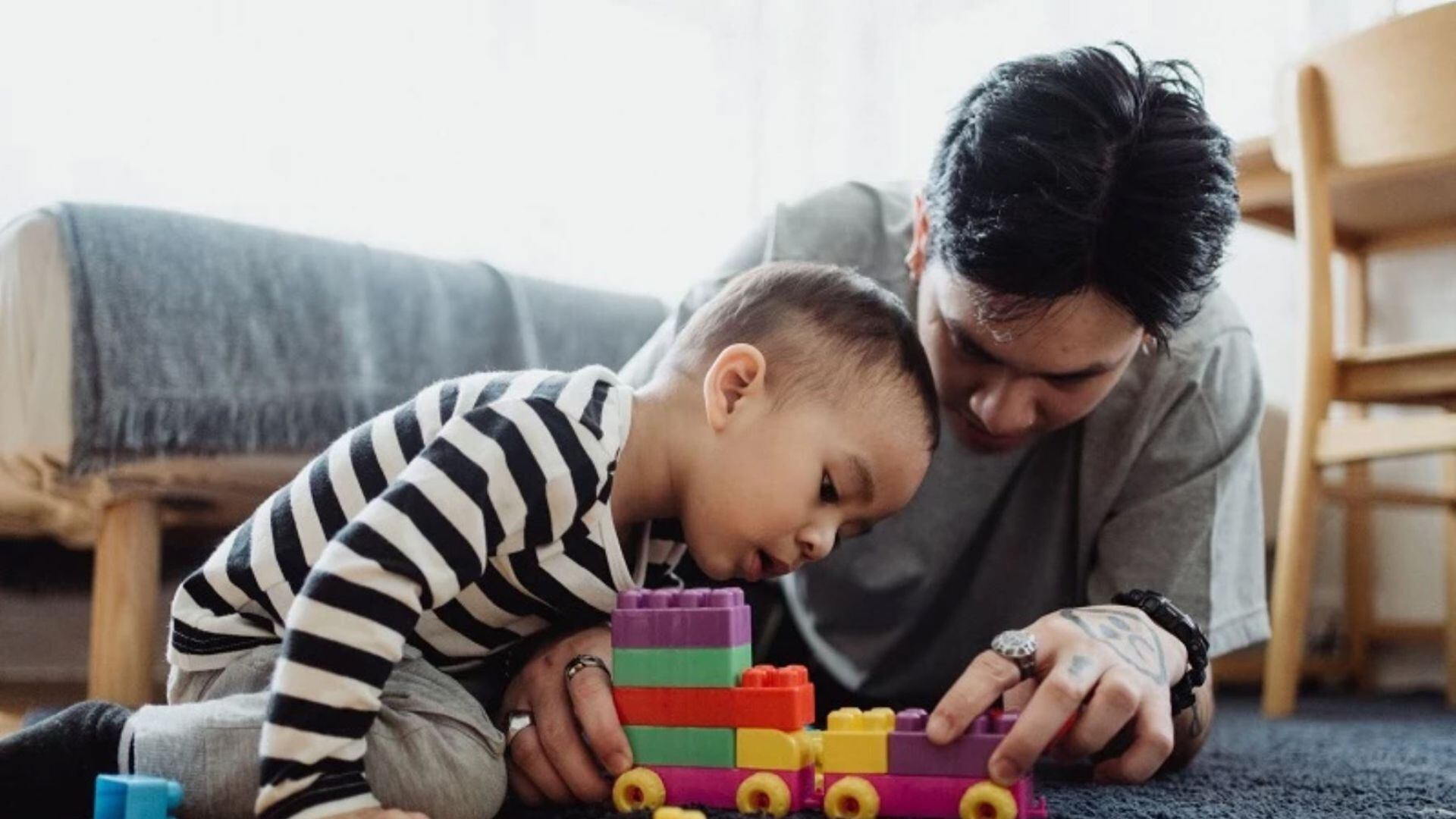 Progenitor que impida injustificadamente que el menor vea a su otro padre o madre podrán afrontar severas sanciones. | Andina