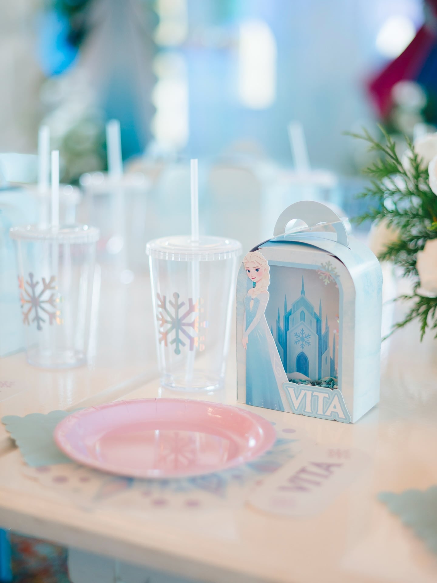 El vaso y cajita de souvenir para cada uno de los invitados a la fiesta invernal de Vita