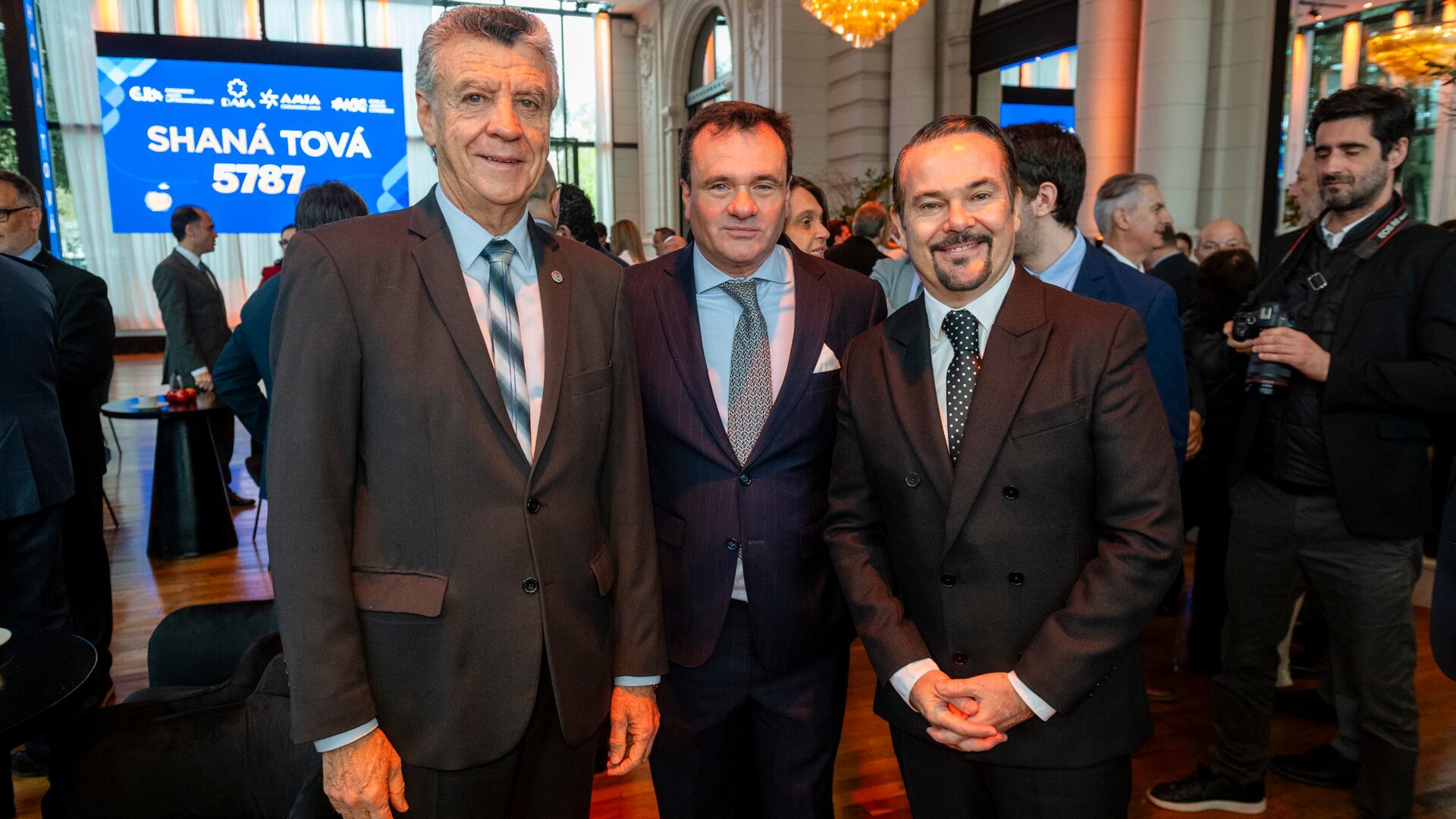 Mario Natalio Grinmann junto a Juan Pablo Maglier y el embajador de Francia, Romain Nadal