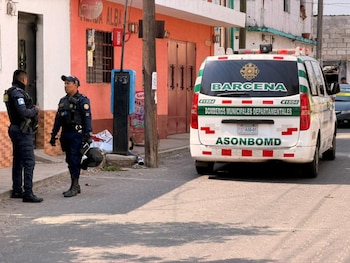 Un ataque armado dejó un hombre fallecido en la colonia El Porvenir, zona 6 de Villa Nueva, generando alarma en la comunidad. (Fotografía retomada de Azteca Noticias)