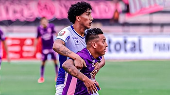 Christian Cueva soportando una marca durante el duelo contra Alianza Atlético, en el Callao. - Crédito: Liga 1