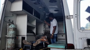 La escasez de transporte sanitario en Cuba responde a una combinación de factores: crisis energética, falta crónica de combustible y un parque automotor deteriorado que impide mantener operativa la mayoría de las unidades.