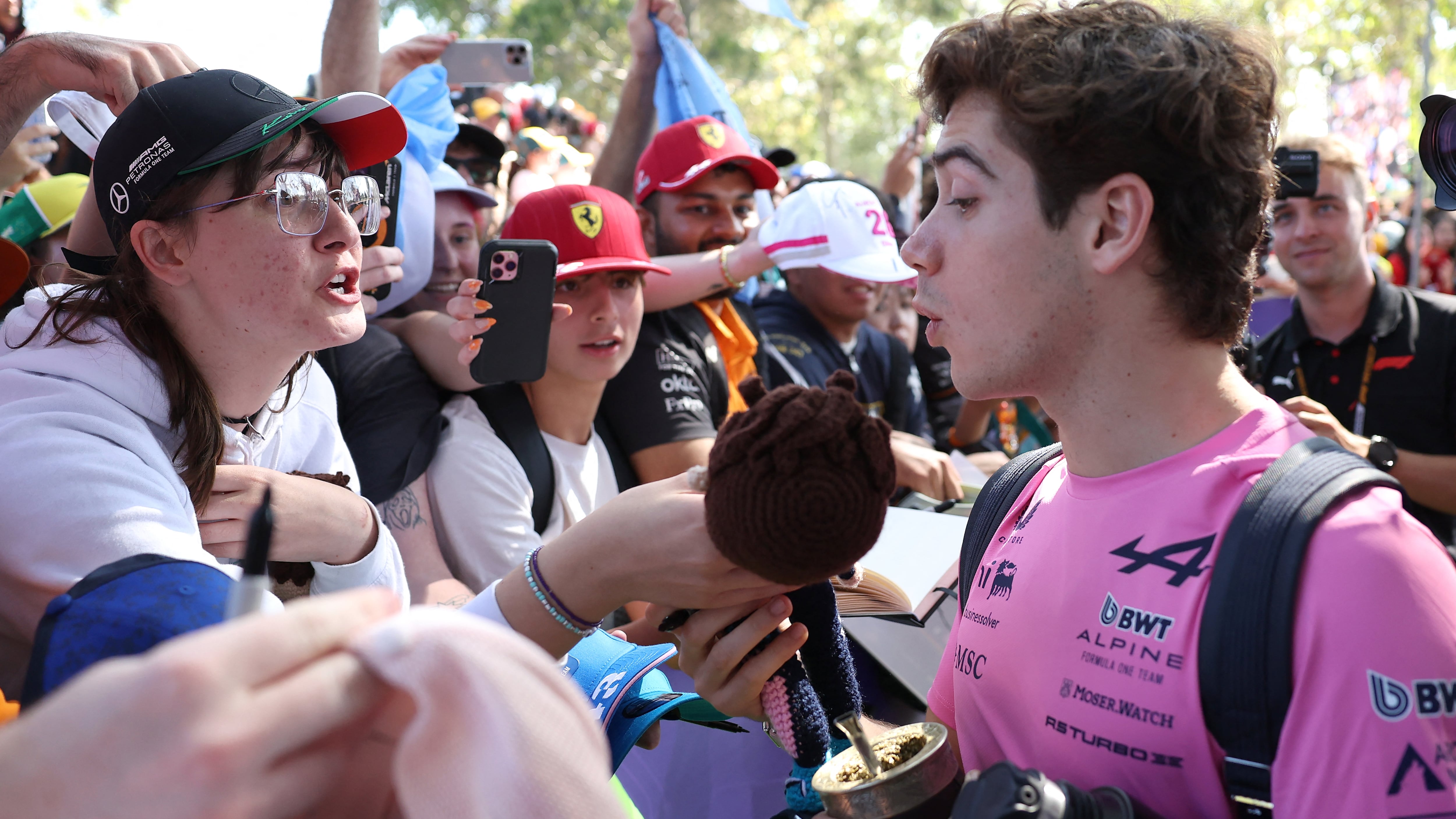 Franco Colapinto con los fanáticos en el Gran Premio de Australia (Foto: Martin Keep / AFP)
