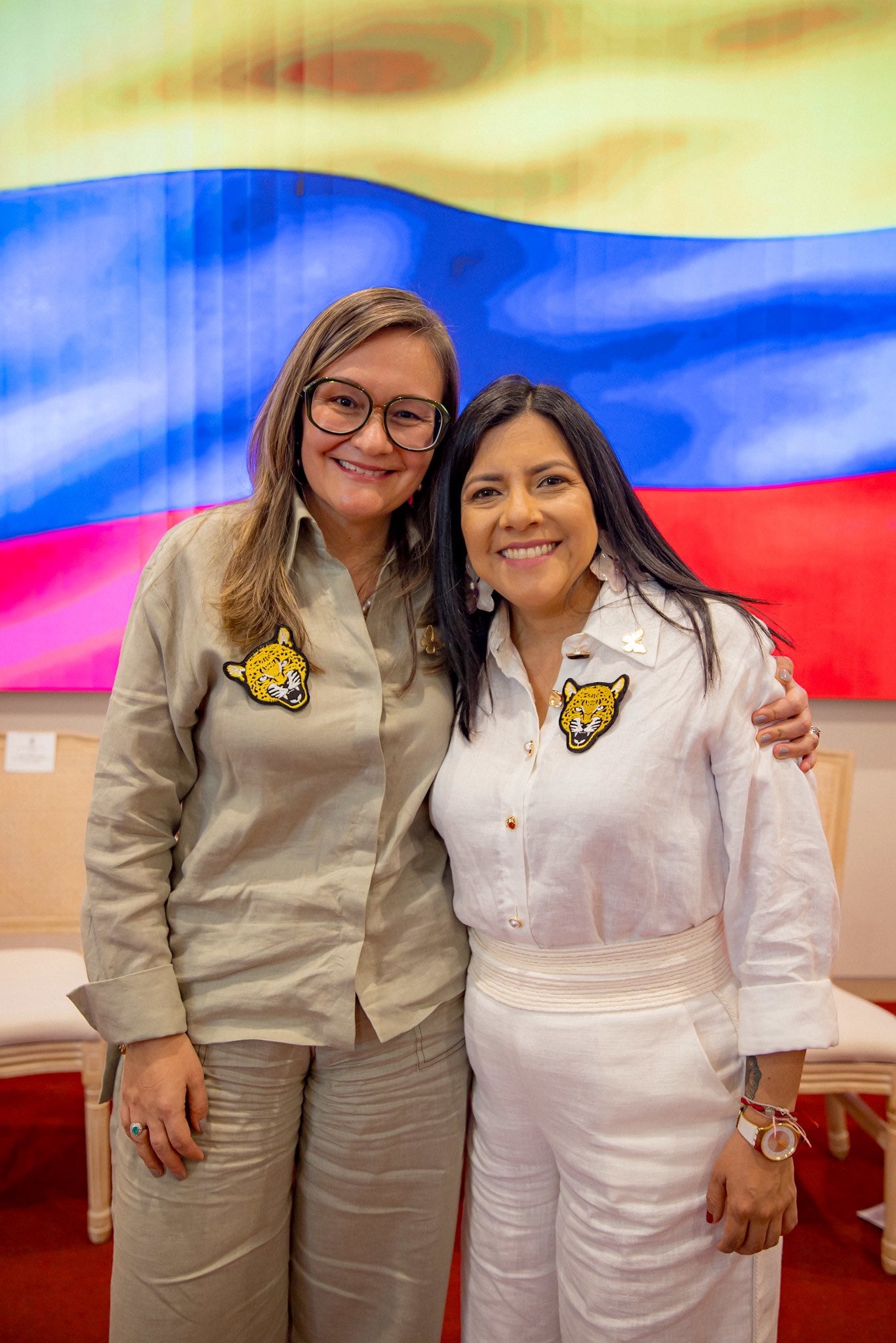 Cielo Rusinque, exministra de Justicia encargada y ahora magistrada del Consejo Nacional Electoral, explicó qué distintivo llevaba junto con la magistrada Ana Jimena Bautista - crédito @cielo_rusinque/X