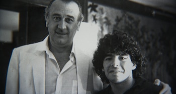 Hans Henningsen y Diego Armando Maradona en 'El rey Puma'.