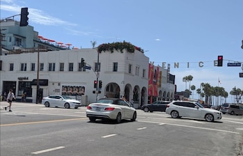 La FIFA Fan Zone de Los Ángeles prevé medidas de seguridad reforzadas y accesibilidad para personas con movilidad reducida a lo largo del Mundial 2026 (Windward Ave, Captura Google Maps)