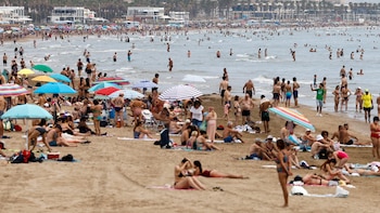 La Aemet activa alertas por altas temperaturas y tormentas en 12 comunidades: se acerca la primera ola de calor del verano