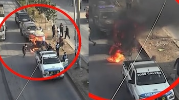 La intervención de fiscalización casi termina en tragedia por la cercanía de unidades municipales y la rápida propagación de las llamas. Las autoridades calificaron el acto como delito de peligro común - Créditos: Captura de pantalla de Panamericana TV.