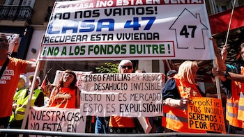 Una concentración ante 'Génova' reclama al PP el apoyo la prórroga del alquiler y carga contra su uso "especulativo"