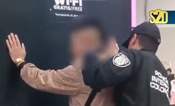 Marlon Steeven Martínez Correa fue capturado en el Aeropuerto Internacional El Dorado tras ser requerido por España mediante una Notificación Roja de Interpol - crédito @DirectorPolicia/X