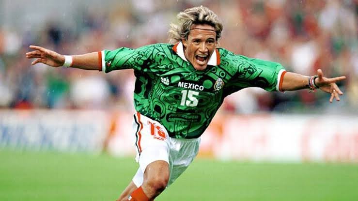 El jugador mexicano brilló en la edición de Francia 98. (Foto: Twitter@dogomoreno)